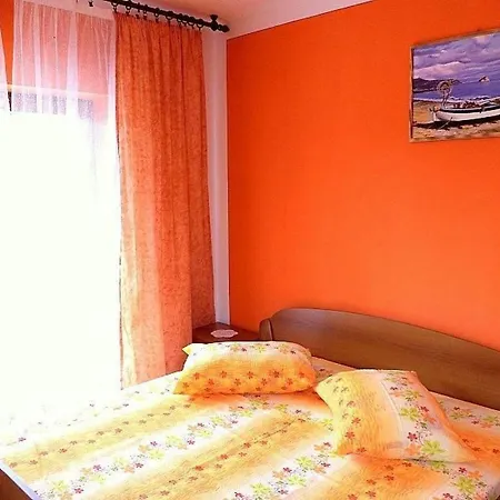 In Mit Privatparkplatz By Interhome