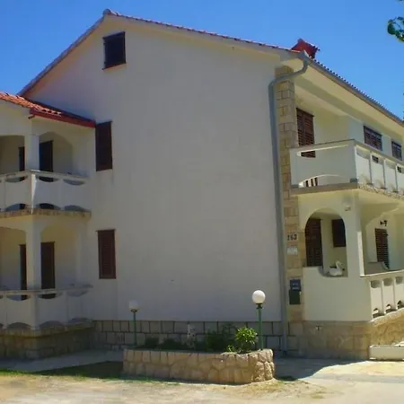 Apartment In Kampor Mit Privatparkplatz By Interhome