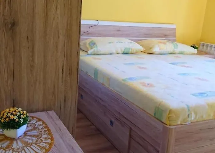 In Mit Privatparkplatz By Interhome Apartament Rab Town