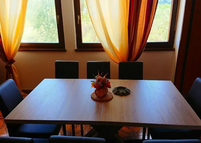 In Mit Privatparkplatz By Interhome Apartament Rab Town