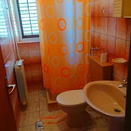Apartament In Kampor Mit Privatparkplatz By Interhome