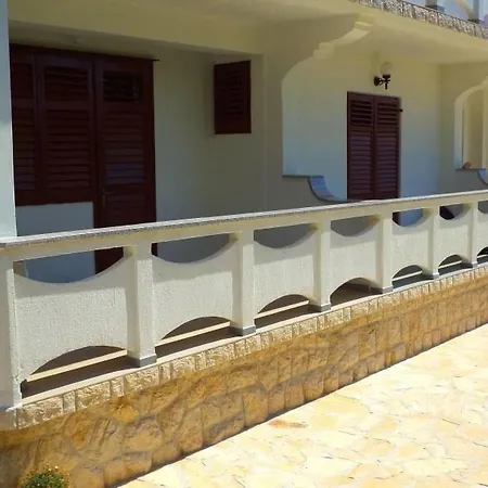 Appartamento In Kampor Mit Privatparkplatz By Interhome