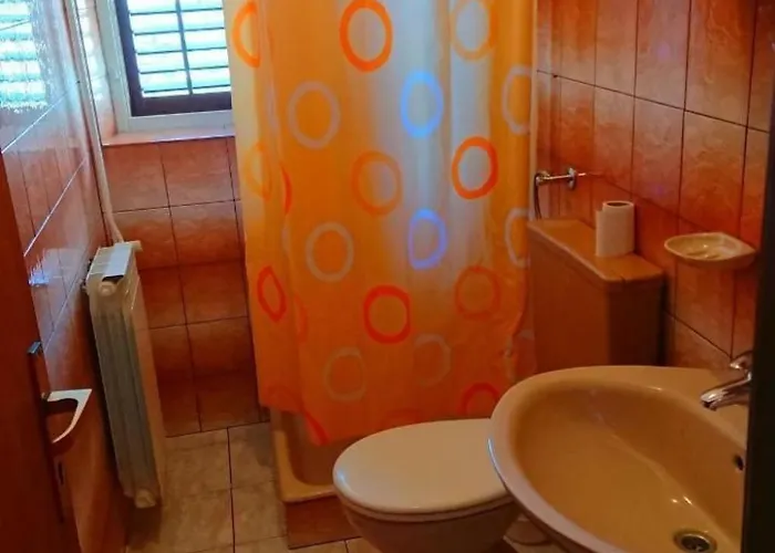 Appartamento In Kampor Mit Privatparkplatz By Interhome