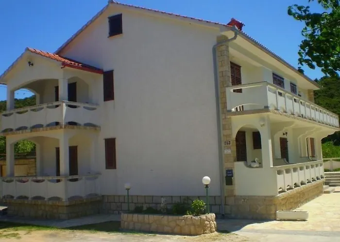 Appartamento In Kampor Mit Privatparkplatz By Interhome